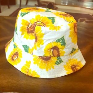 I am selling a sun hat with Sunflowers 🌻 on it!!!